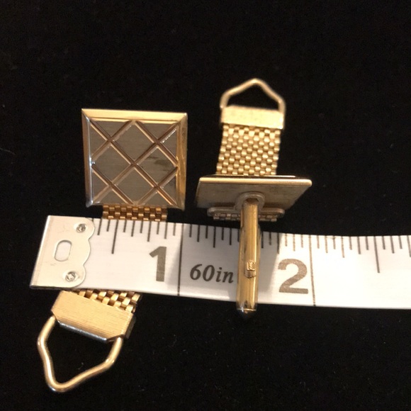 3/$15 ⭐️ Vintage gold tone wrap cuff links diamond pattern cufflinks (u) - Picture 2 of 4